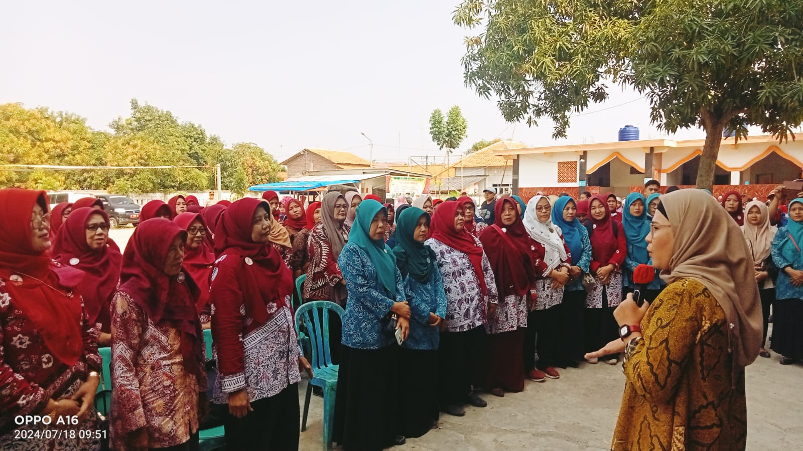 Warga Losarang Antusias Hadiri Acara Penurunan Stunting Indramayu Terpadu Di Aulia Desa Losarang